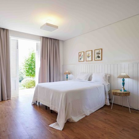 Suíte com acesso ao jardim(1)